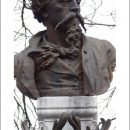 Jean-Baptiste Carpeaux – Buste de Carpeaux realise par Ernest Hiolle ornant sa tombe